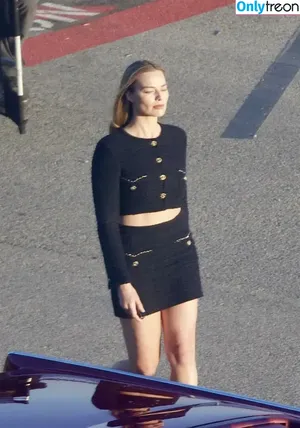 Margot Robbie / margotrobbieofficial nude photo #3574