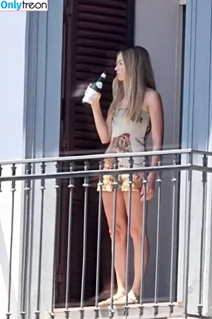 Margot Robbie / margotrobbieofficial nude photo #3725