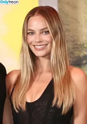 Margot Robbie / margotrobbieofficial nude photo #3795