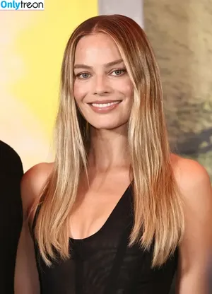 Margot Robbie / margotrobbieofficial nude photo #3796