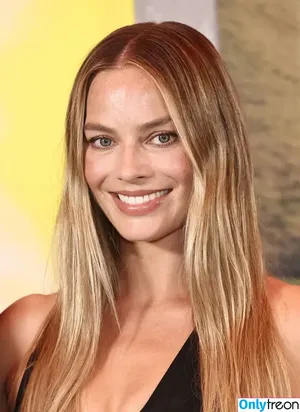 Margot Robbie / margotrobbieofficial nude photo #3798