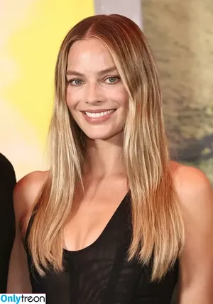 Margot Robbie / margotrobbieofficial nude photo #3799