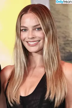 Margot Robbie / margotrobbieofficial nude photo #3876
