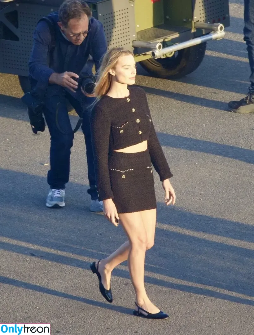 Margot Robbie nude photo #3539 (margotrobbieofficial)