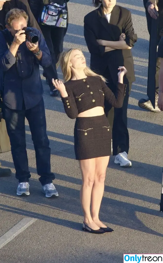Margot Robbie голая photo #3545 (margotrobbieofficial)
