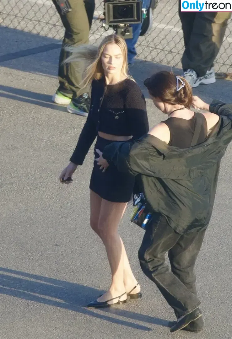 Margot Robbie nude photo #3552 (margotrobbieofficial)
