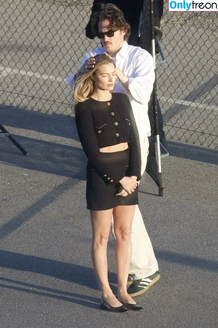 Margot Robbie nude photo #3570 (margotrobbieofficial)