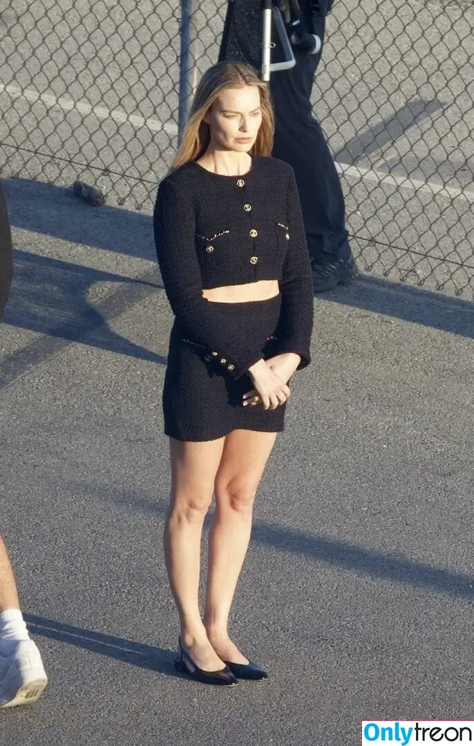 Margot Robbie nude photo #3571 (margotrobbieofficial)