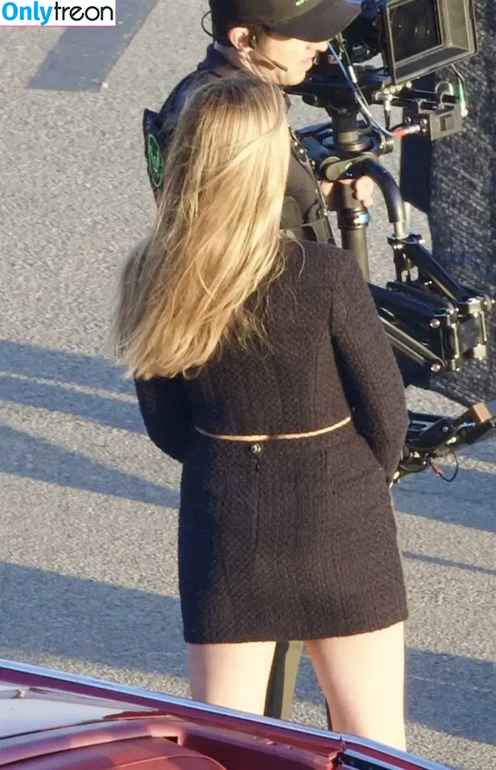 Margot Robbie nude photo #3575 (margotrobbieofficial)