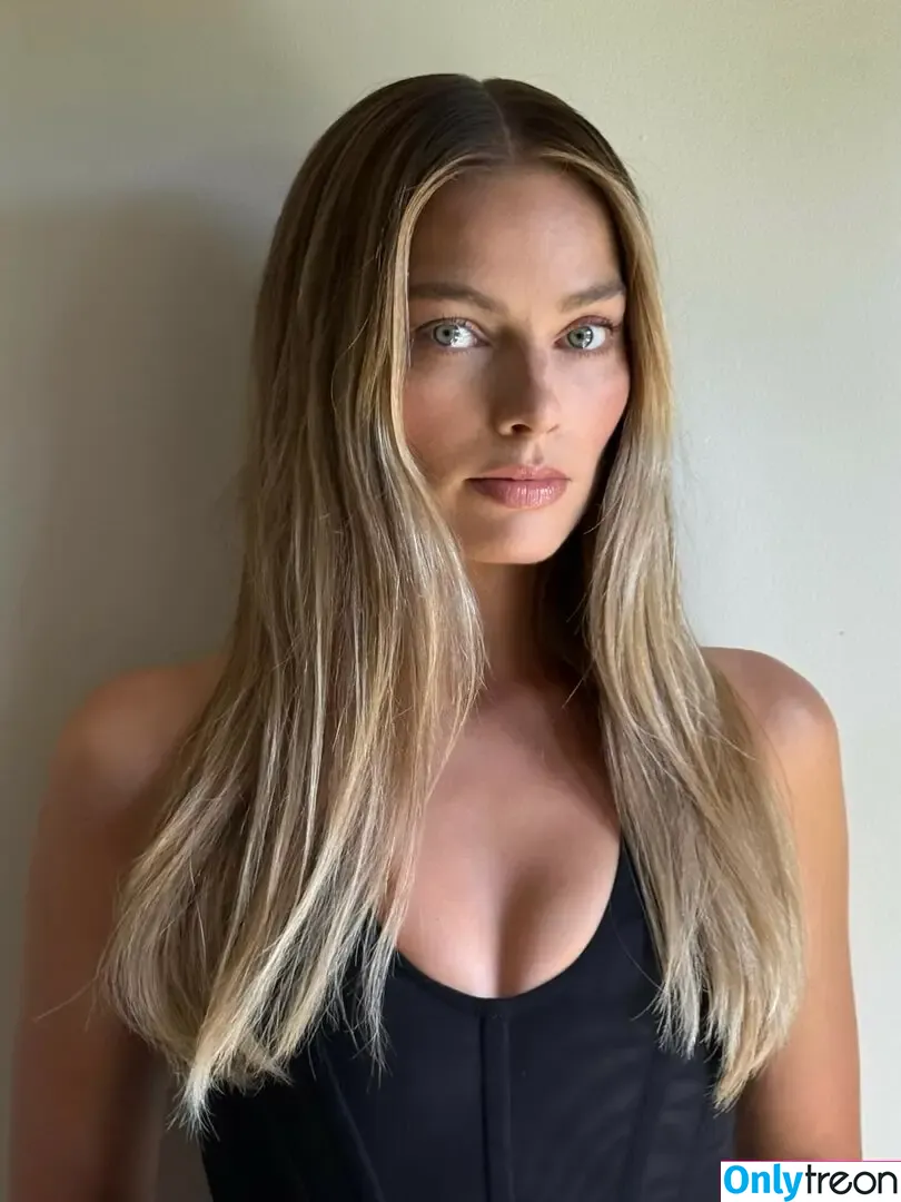 Margot Robbie голая photo #3698 (margotrobbieofficial)
