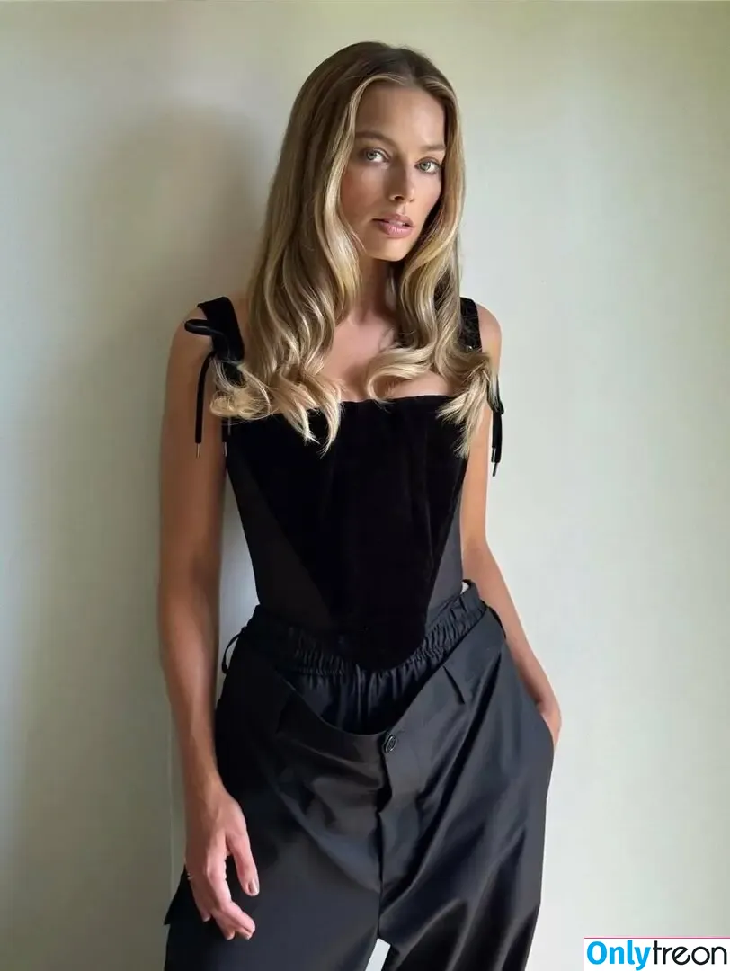 Margot Robbie голая photo #3862 (margotrobbieofficial)