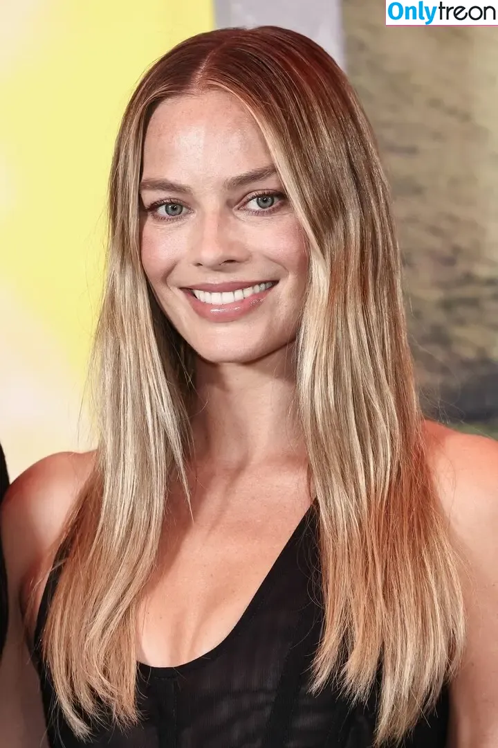 Margot Robbie nude photo #3876 (margotrobbieofficial)