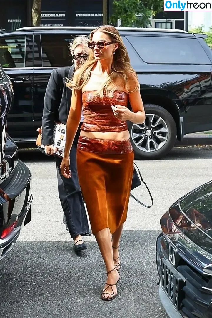 Margot Robbie голая photo #4018 (margotrobbieofficial)