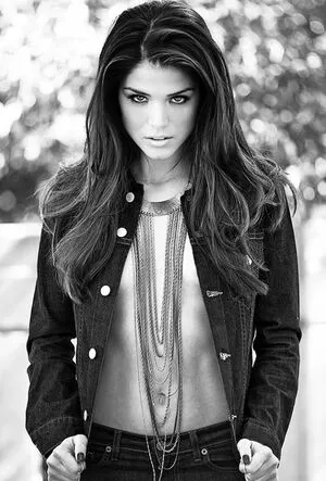 Marie Avgeropoulos / marieavgeropoulos фото голая #0012