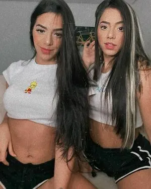 Mariely E Mirella Santos / eumarielysantos / gêmeas lacração nude photo #0017