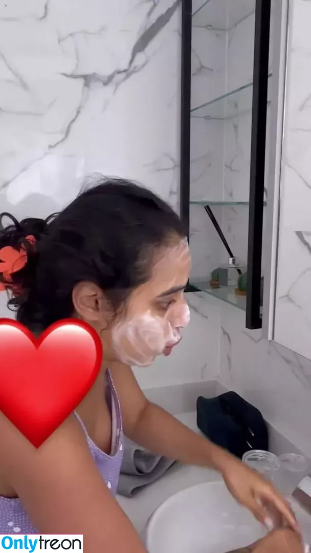 Mariely E Mirella Santos nude photo #0112 (eumarielysantos / gêmeas lacração)