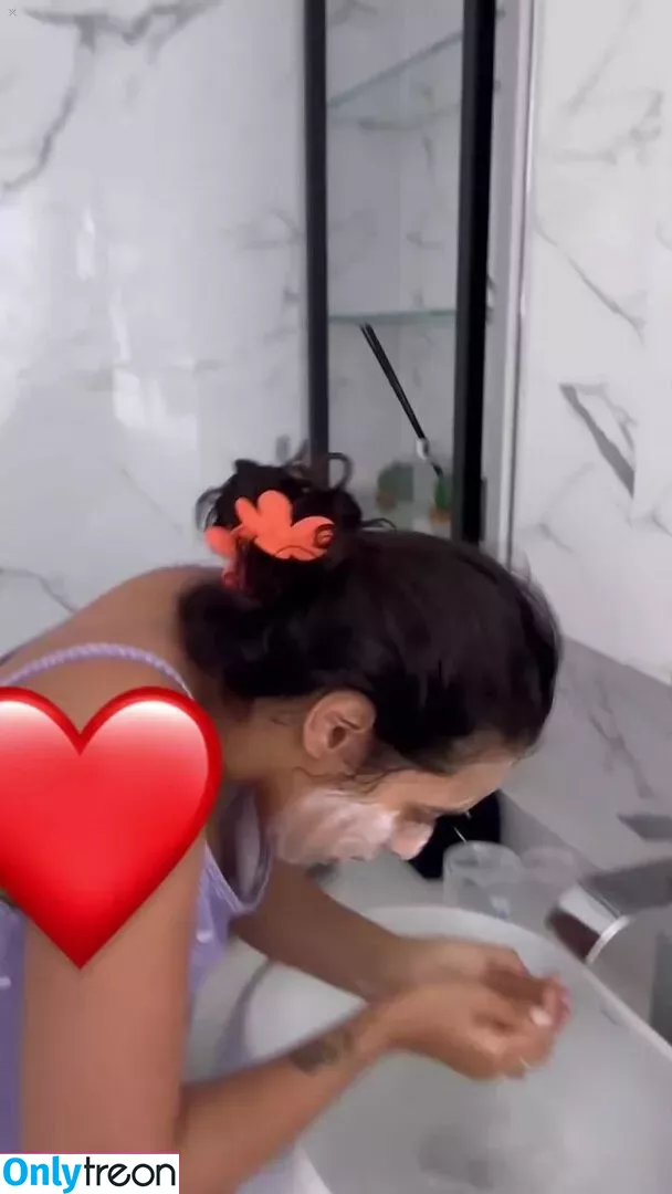 Mariely E Mirella Santos nude photo #0114 (eumarielysantos / gêmeas lacração)