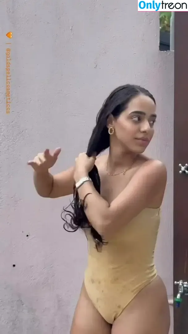 Mariely E Mirella Santos nude photo #0126 (eumarielysantos / gêmeas lacração)