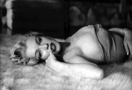 Marilyn Monroe / bustedsugar / marilynmonroe nude photo #0159