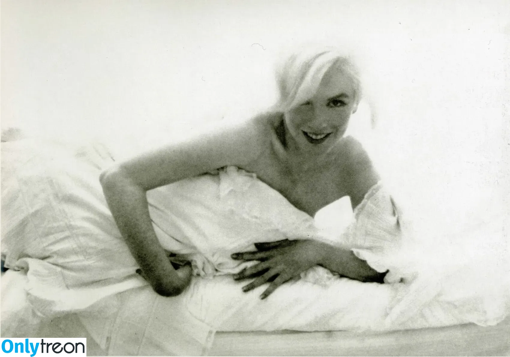 Marilyn Monroe nude photo #0153 (bustedsugar / marilynmonroe)