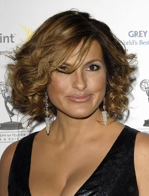 Mariska Hargitay / therealmariskahargitay nude photo #0014