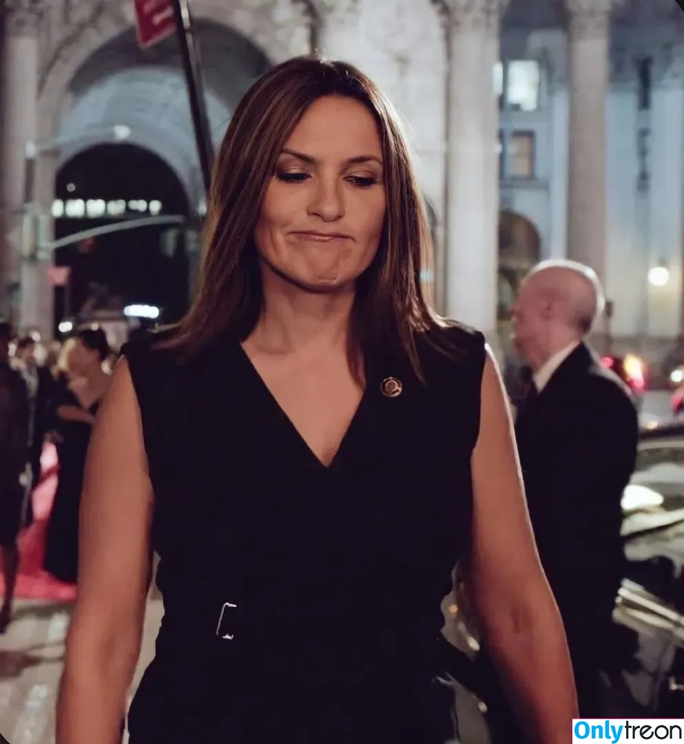 Mariska Hargitay голая photo #0021 (therealmariskahargitay)