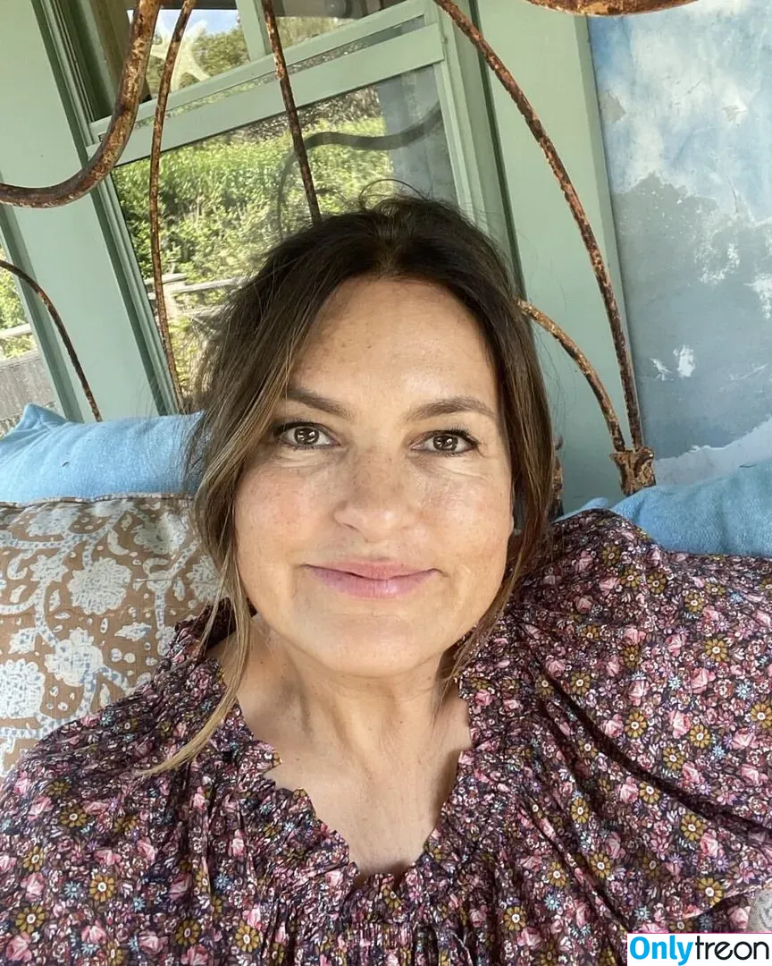 Mariska Hargitay голая photo #0022 (therealmariskahargitay)