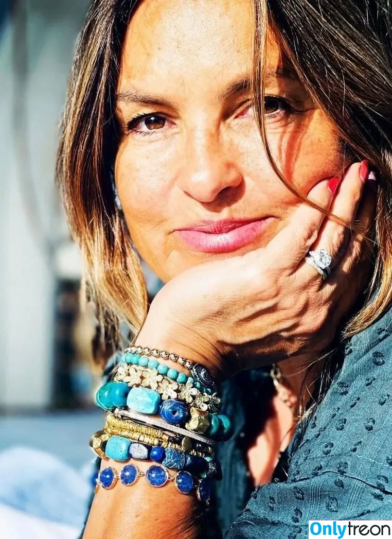 Mariska Hargitay голая photo #0023 (therealmariskahargitay)