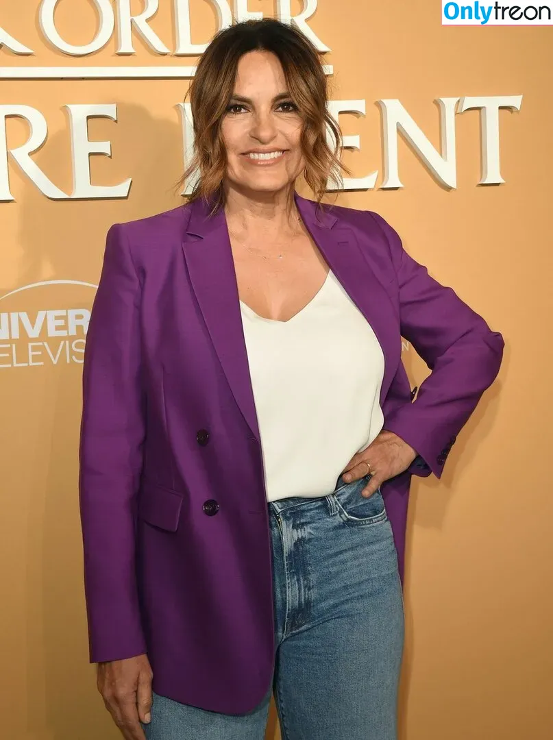 Mariska Hargitay голая photo #0039 (therealmariskahargitay)