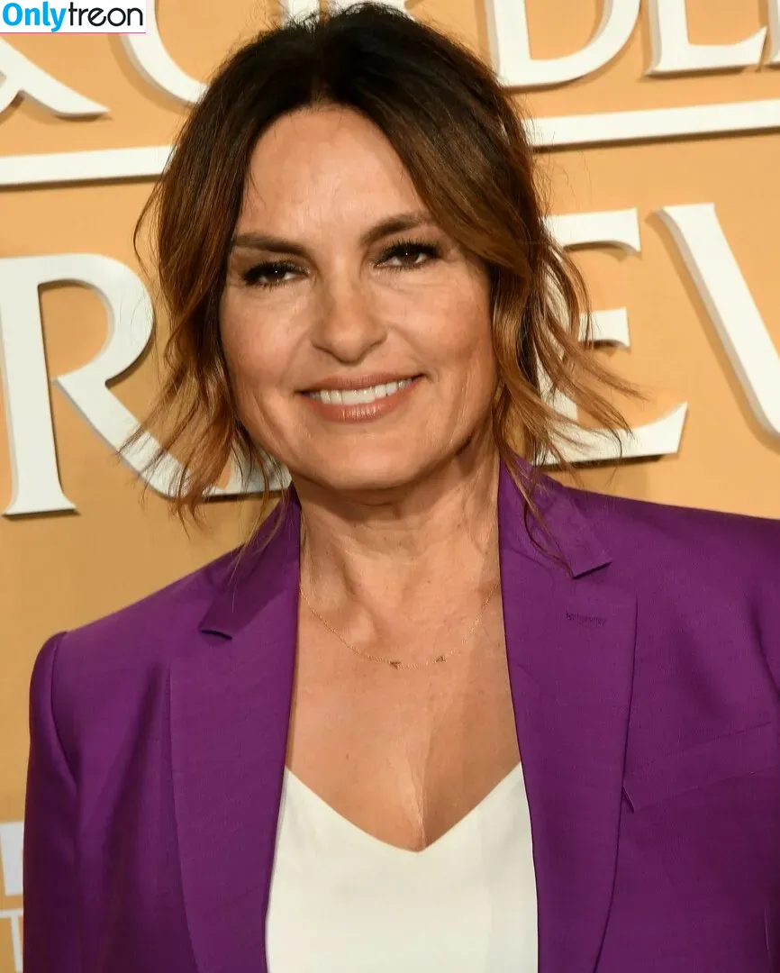 Mariska Hargitay голая photo #0042 (therealmariskahargitay)