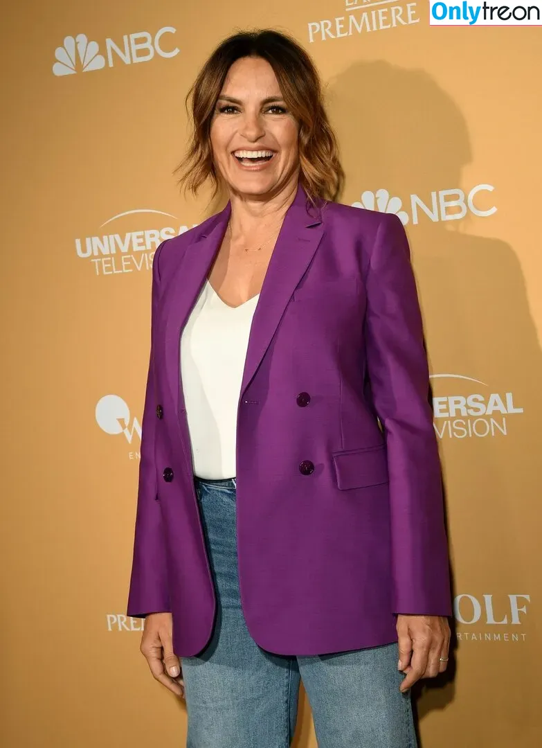 Mariska Hargitay голая photo #0045 (therealmariskahargitay)