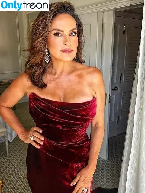 Mariska Hargitay nude photo #0137 (therealmariskahargitay)