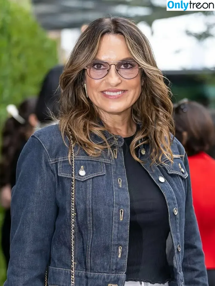 Mariska Hargitay nude photo #0141 (therealmariskahargitay)