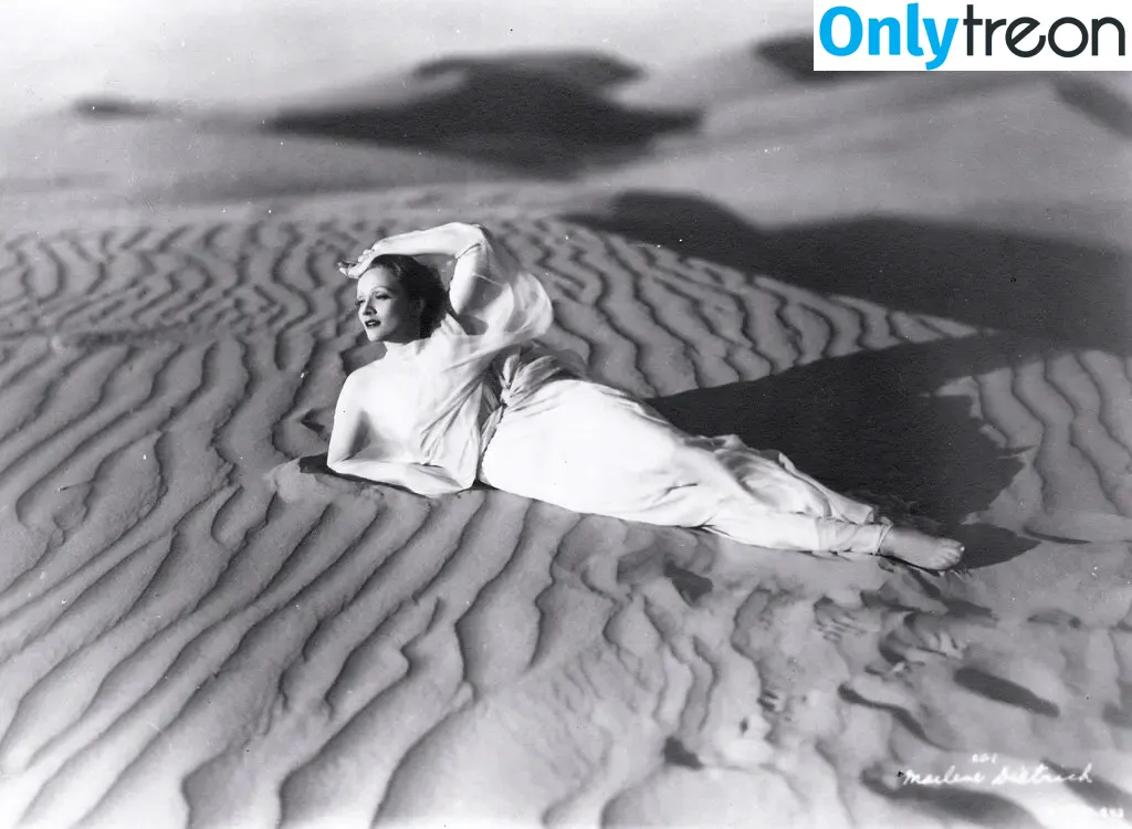 Marlene Dietrich nude photo #0004 (Marlene Dietrich)