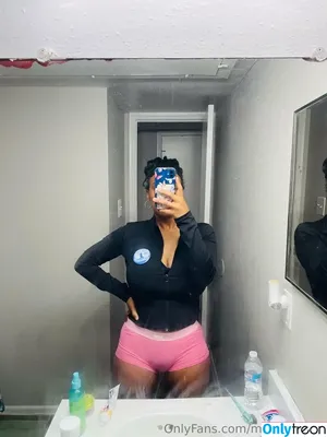 marleytookit / marleymystique nude photo #0001