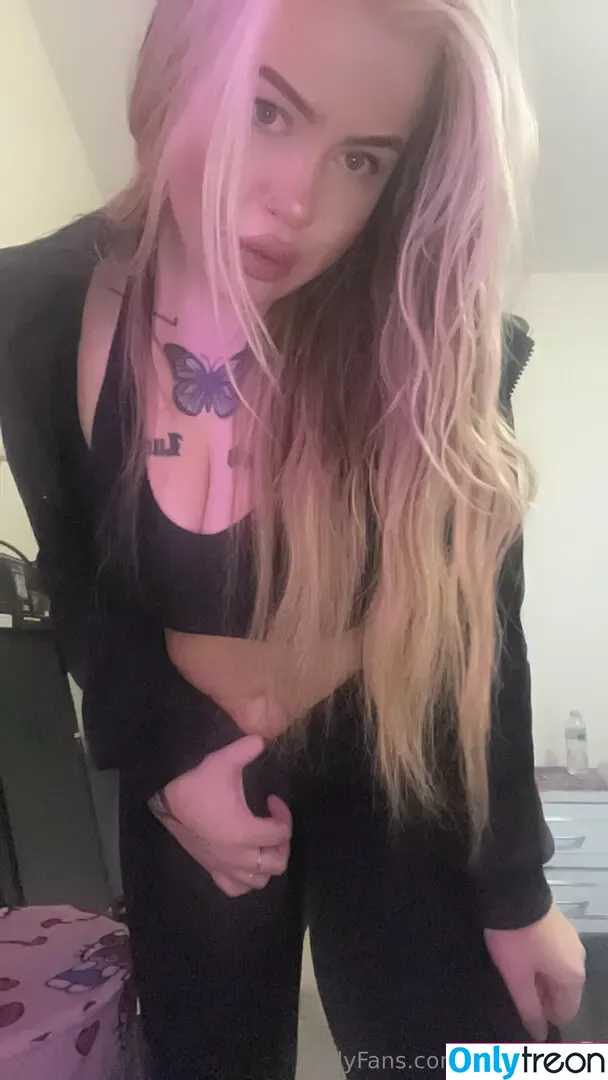 marligracex nude photo #0046 (marligracex)