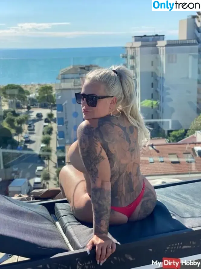 Marlymallorca nude photo #0016 (marly_mallorca)
