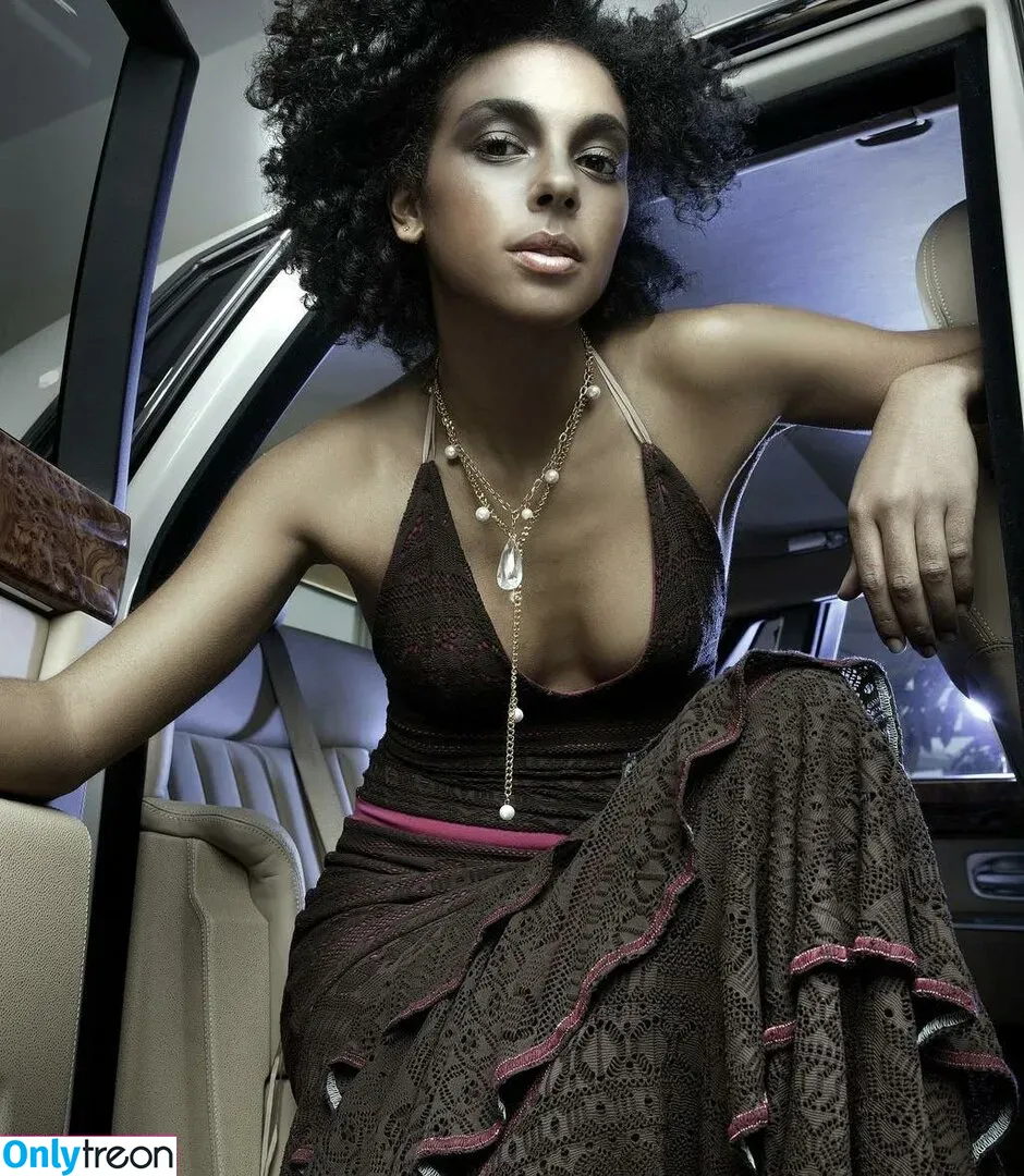 Marsha Thomason голая photo #0030 (iammarshathomason)