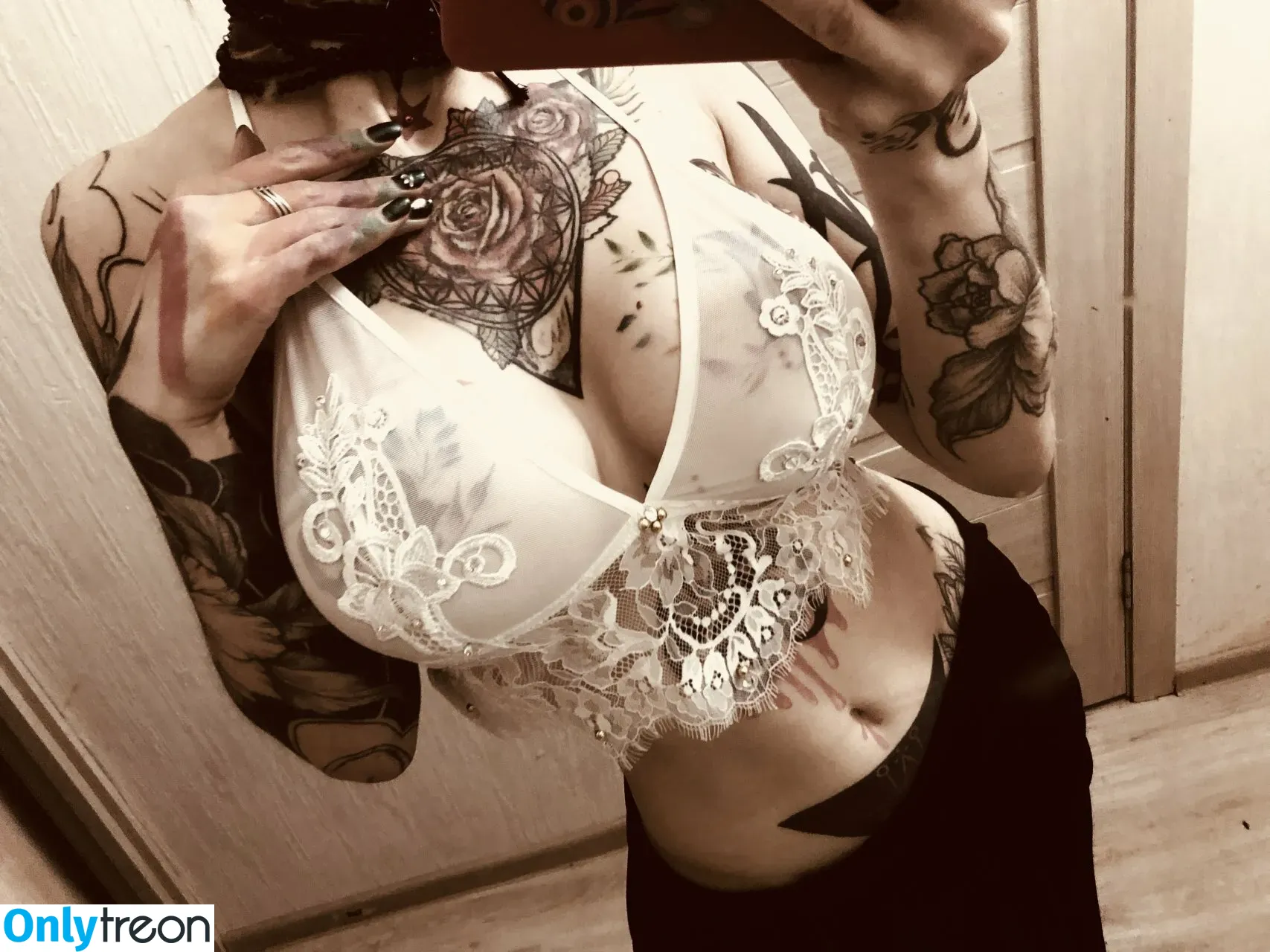 Martiz Matterz nude photo #0024 (Alulh_ / martizmatterz / Мария цкирия)