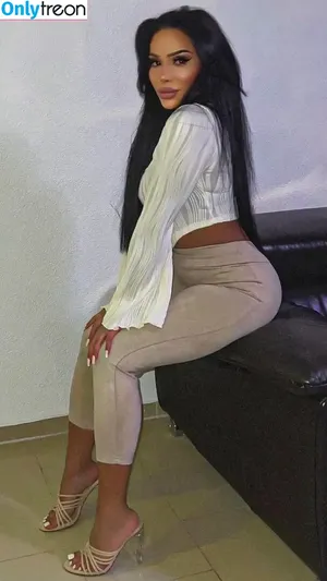 Maryhakiki nude photo #0001