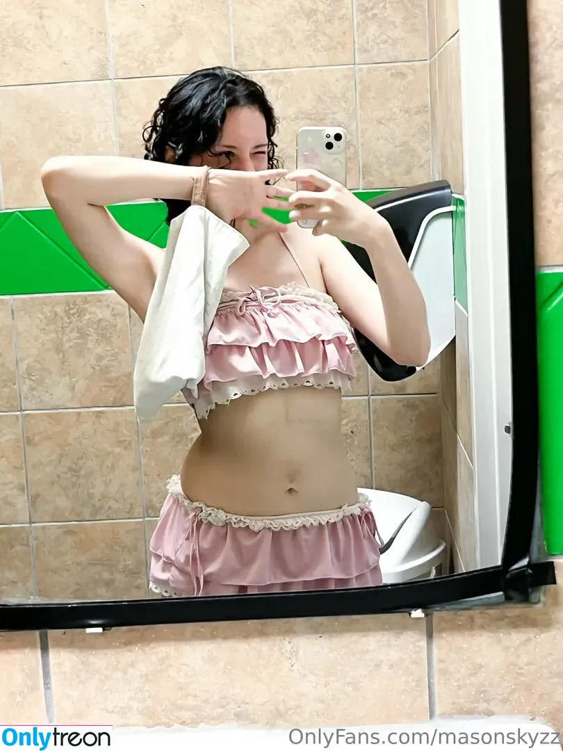masonskyzz nude photo #0059 (masonskyzz)