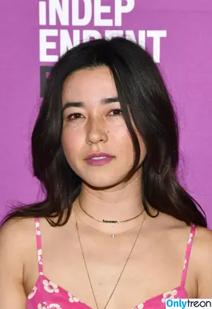 Maya Erskine / mayaerskine фото голая #0021