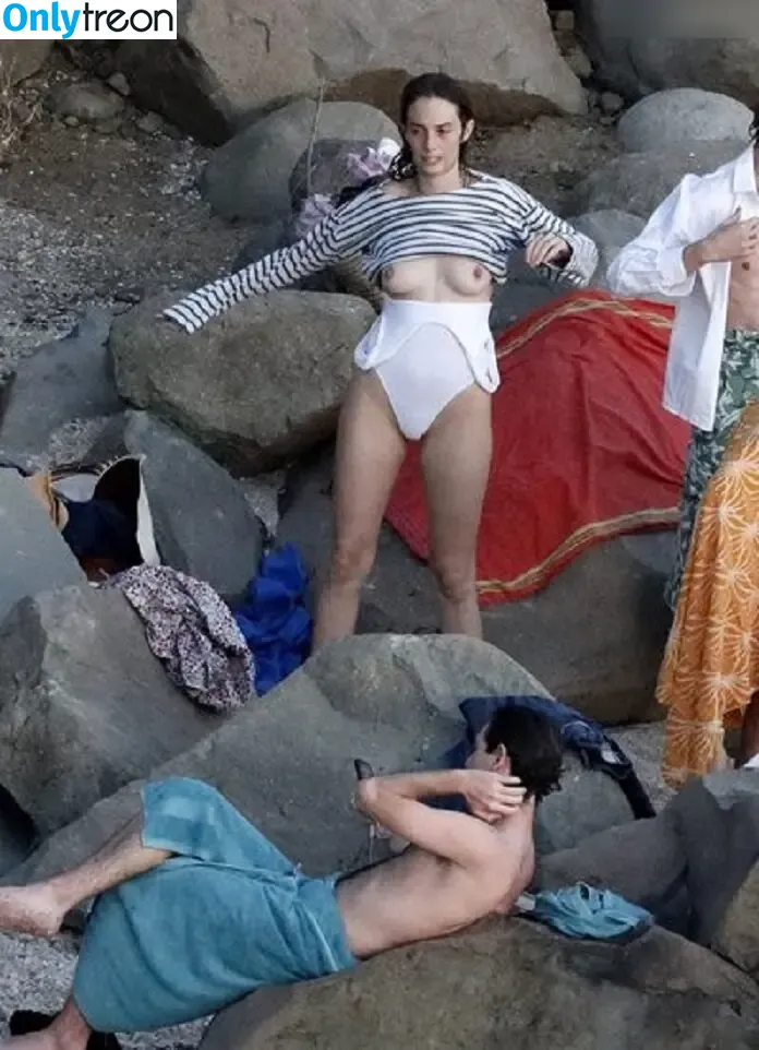 Maya Hawke nude photo #0597 (maya_hawke / neohawk2)