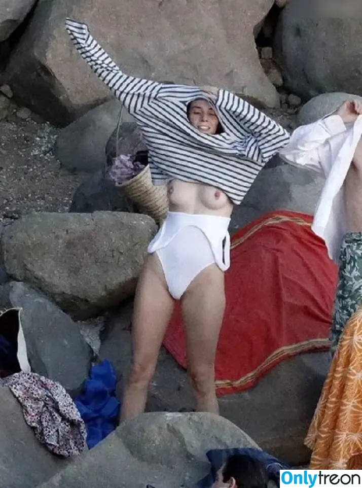 Maya Hawke nude photo #0599 (maya_hawke / neohawk2)