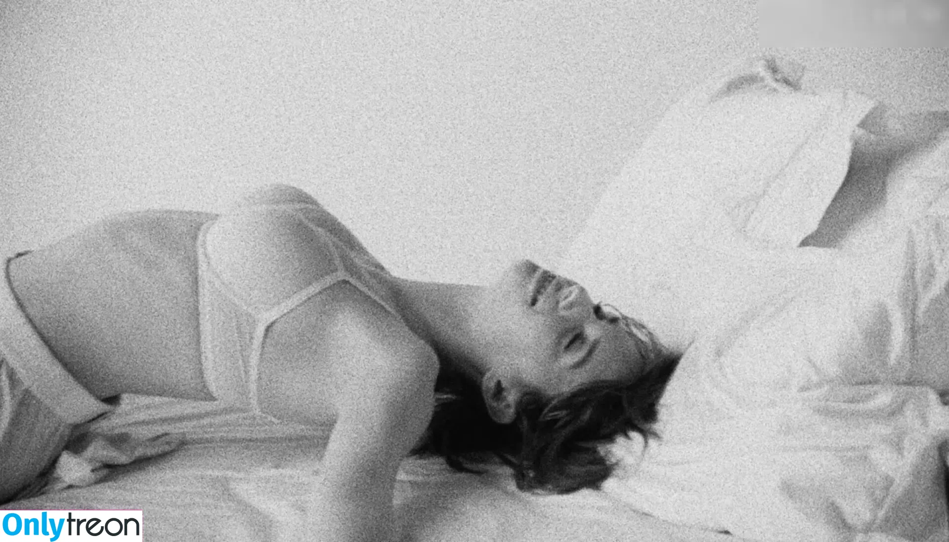 Maya Hawke nude photo #0605 (maya_hawke / neohawk2)