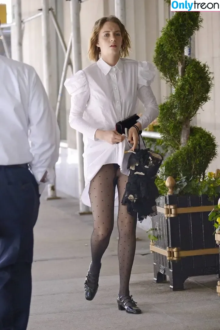 Maya Hawke nude photo #0609 (maya_hawke / neohawk2)