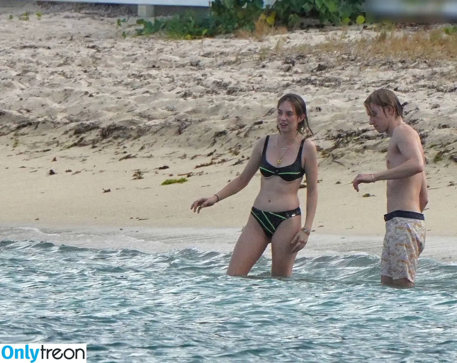 Maya Hawke nude photo #0635 (maya_hawke / neohawk2)