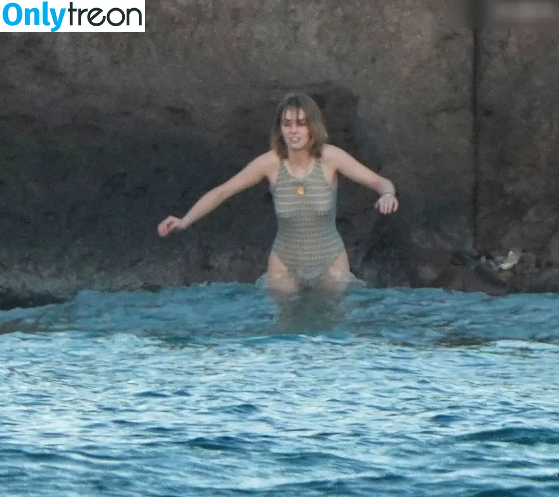 Maya Hawke nude photo #0643 (maya_hawke / neohawk2)
