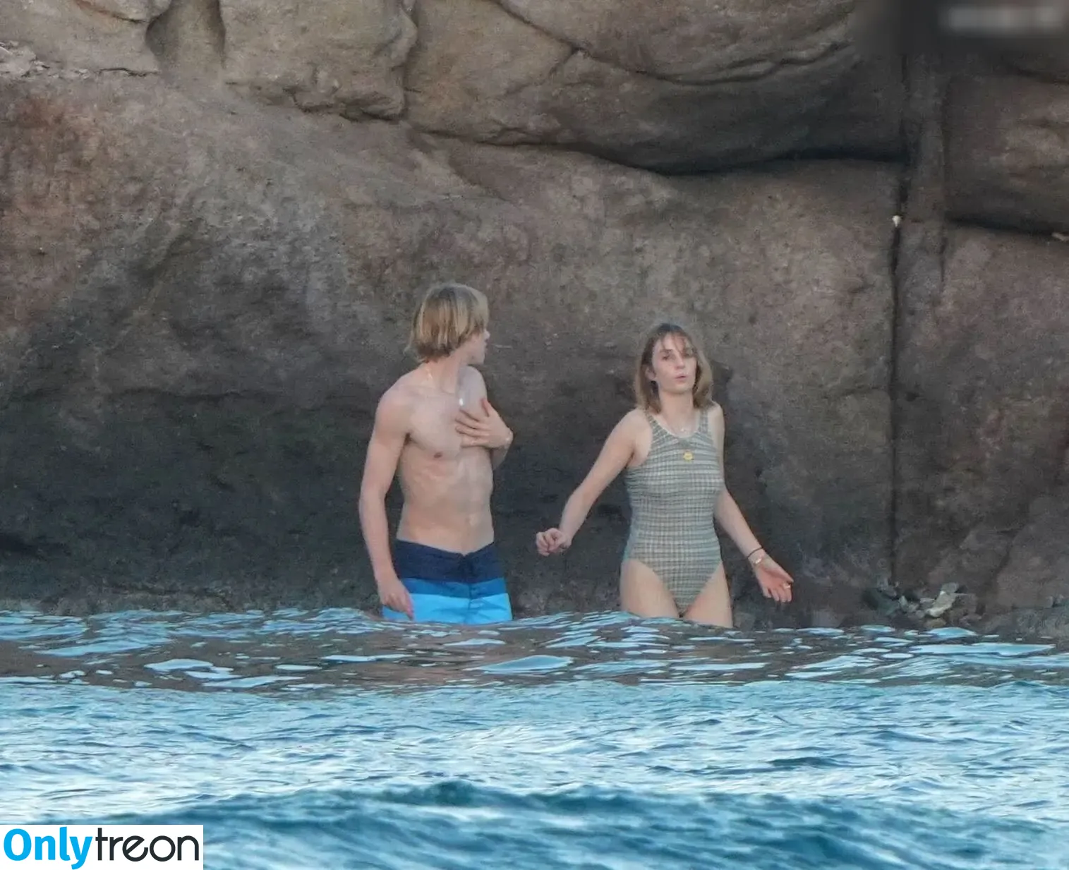 Maya Hawke nude photo #0644 (maya_hawke / neohawk2)