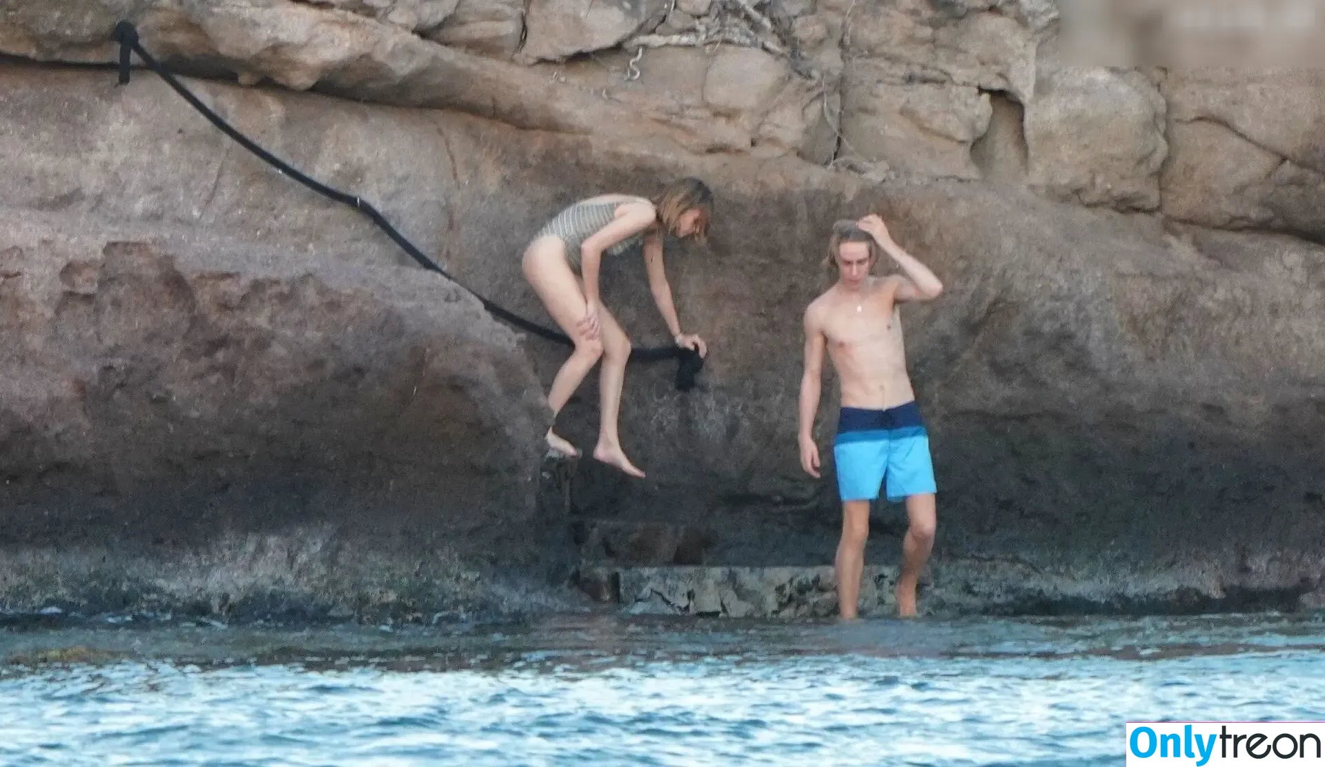 Maya Hawke nude photo #0648 (maya_hawke / neohawk2)